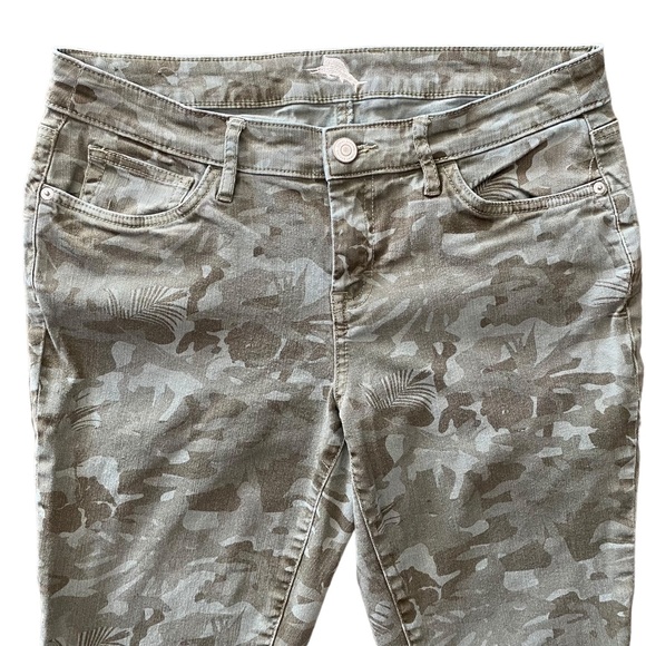 Tommy Bahama Tea Leaf Camo Skinny
Ankle Denim Jeans Size 8/28” - Picture 4 of 14